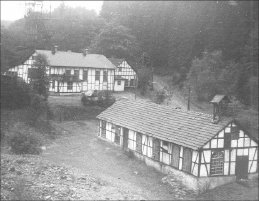 
Grube Aurora mit Förderturm, Maschinen-haus, Waschkaue u. Steigerhaus
